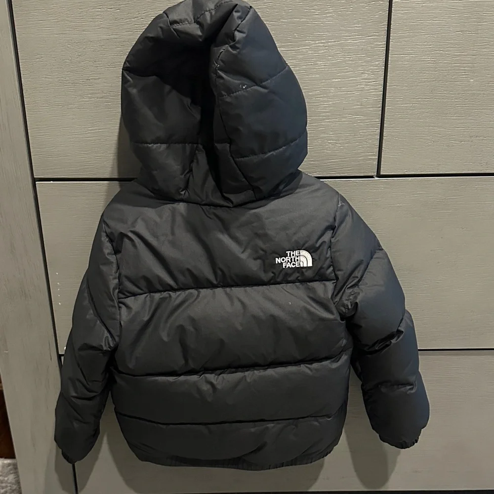 The North Face Black Hooded Fleece Winter Puffer Jacket Size 2T - Picture 3 of 6